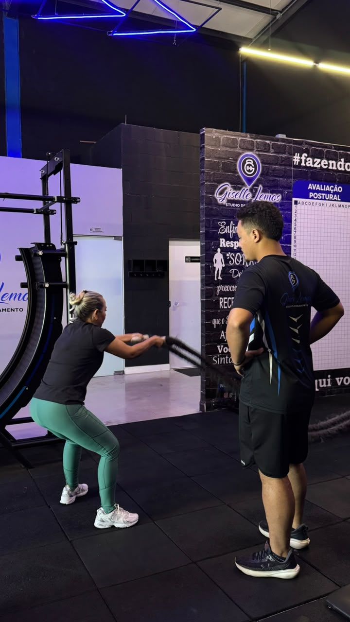 Treino funcional com corda naval no Studio Giselle Lemos
